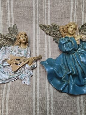 Vintage Fontanini Italy wall-plaque figurines